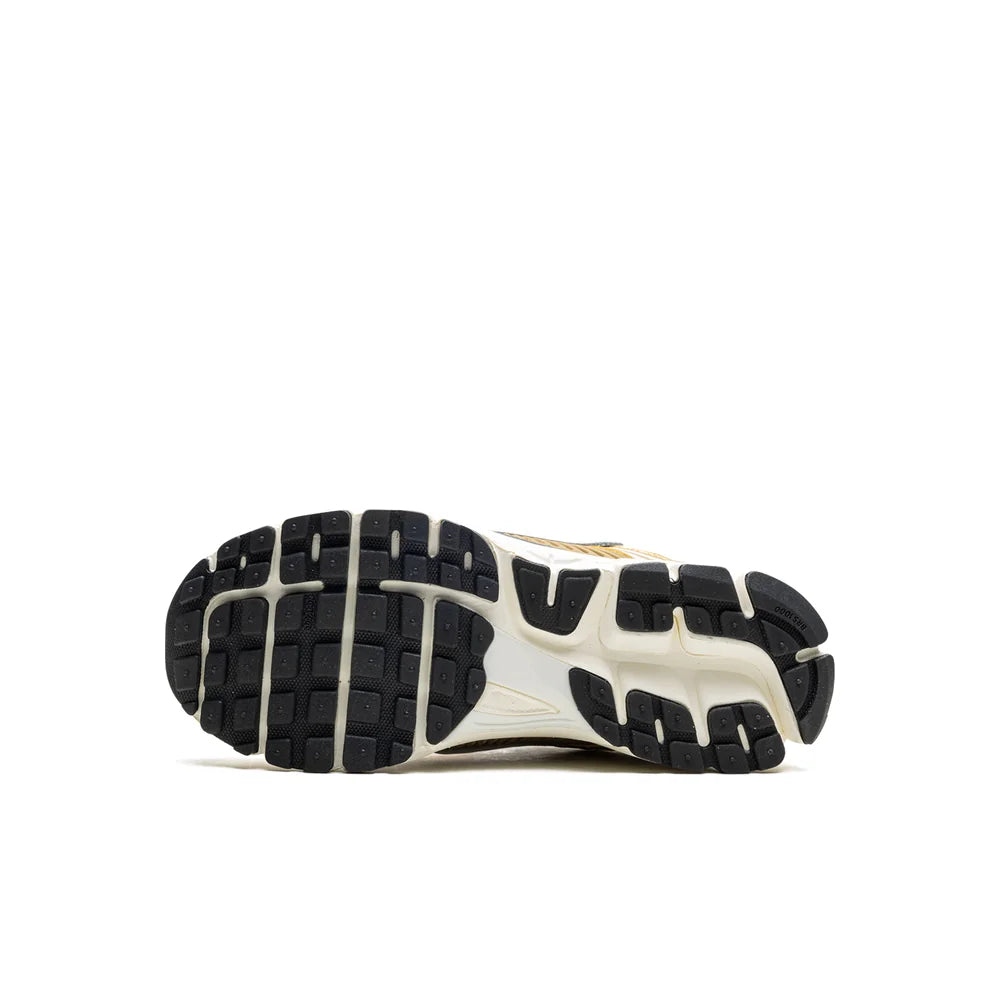 Nike Zoom Vomero 5 'Metallic Gold'